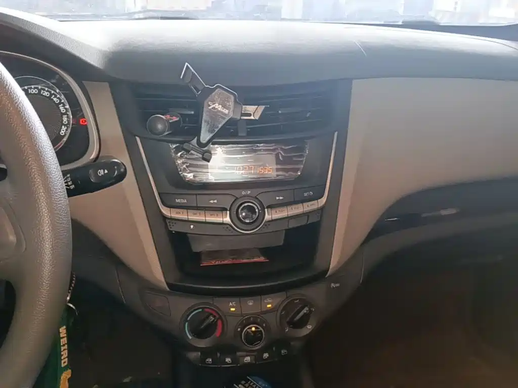 Chevrolet Sail — миниатюра 13