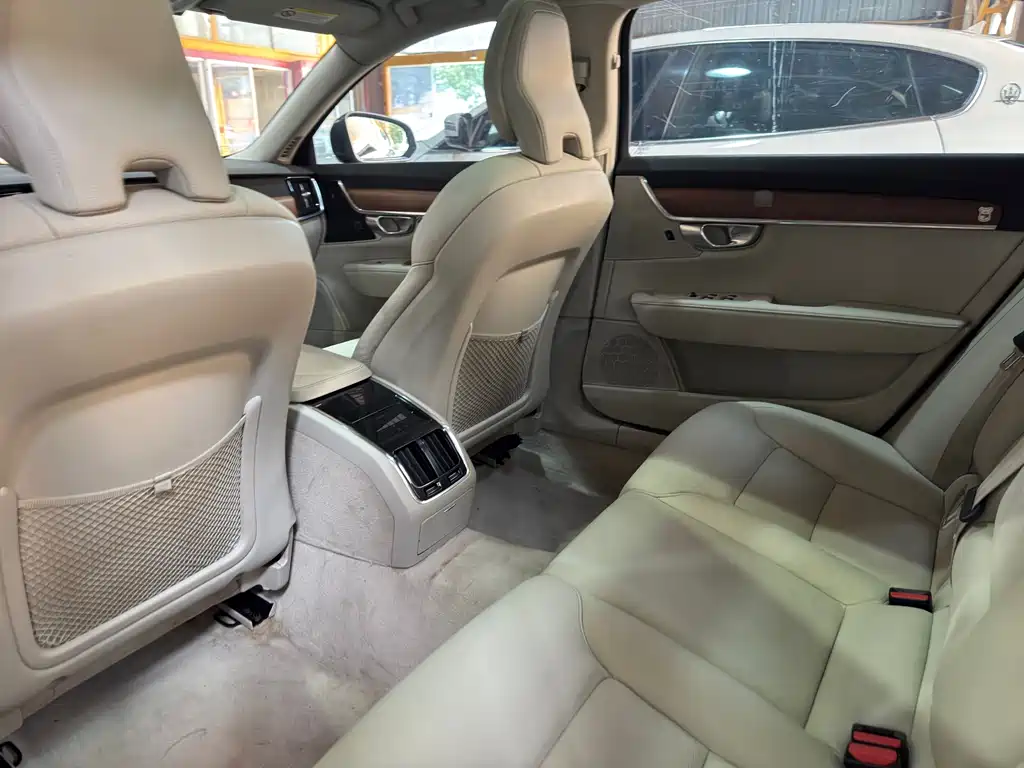 Volvo S90 — миниатюра 5