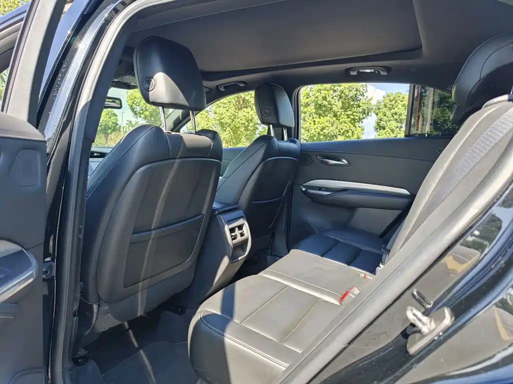 Cadillac XT4 — миниатюра 7