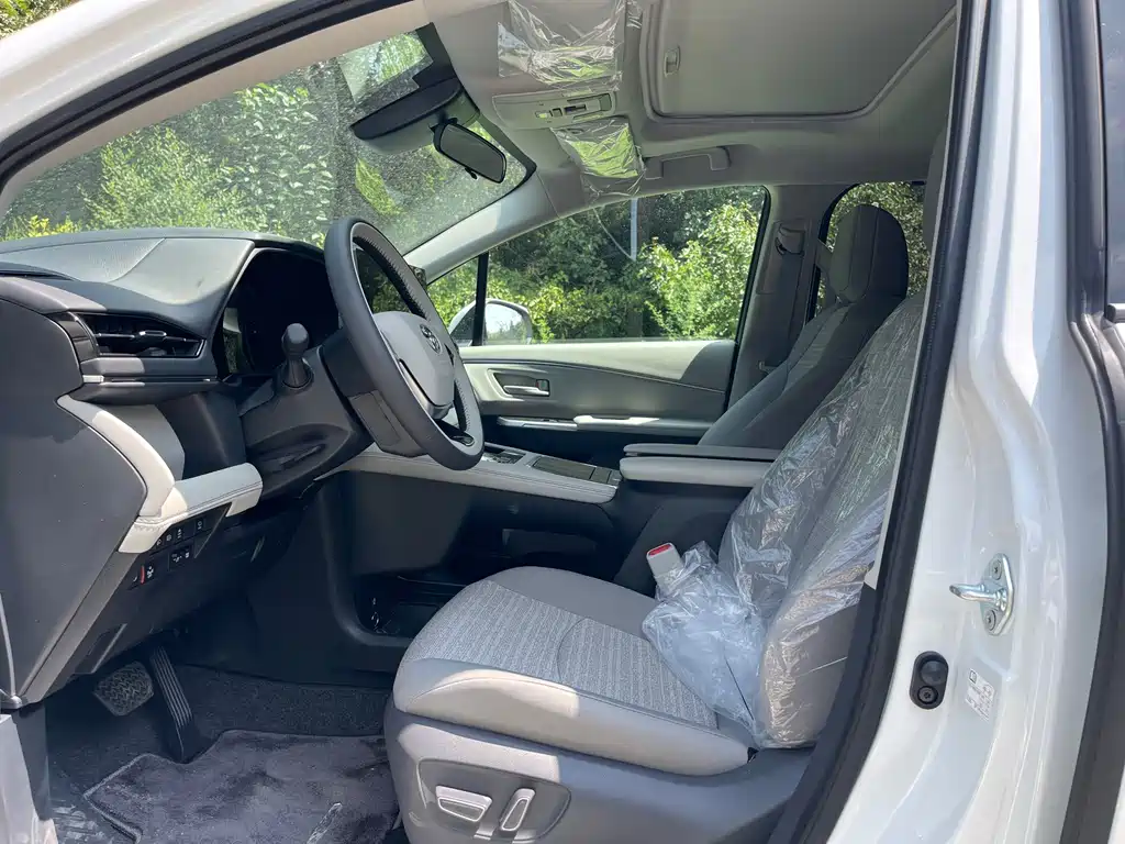 Toyota Sienna — миниатюра 5