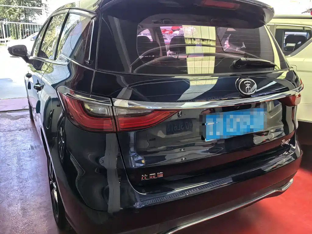 BYD MAX — миниатюра 4