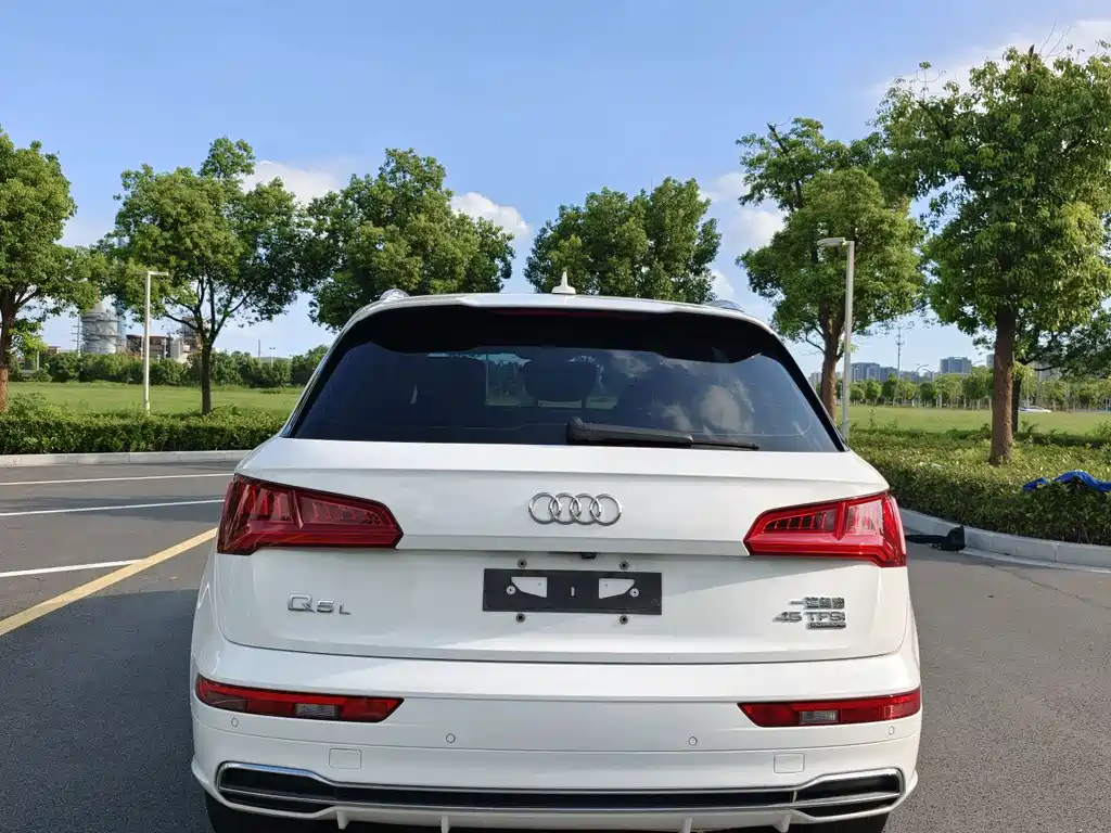 Audi Q5L — миниатюра 5