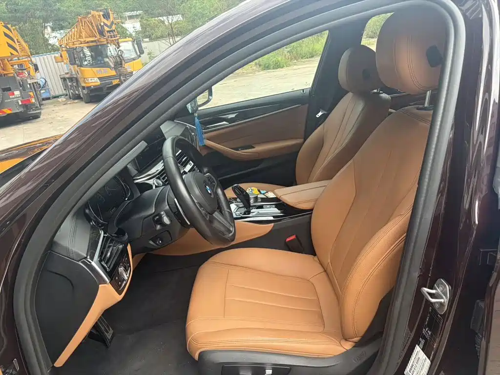 BMW 5 Series — миниатюра 9