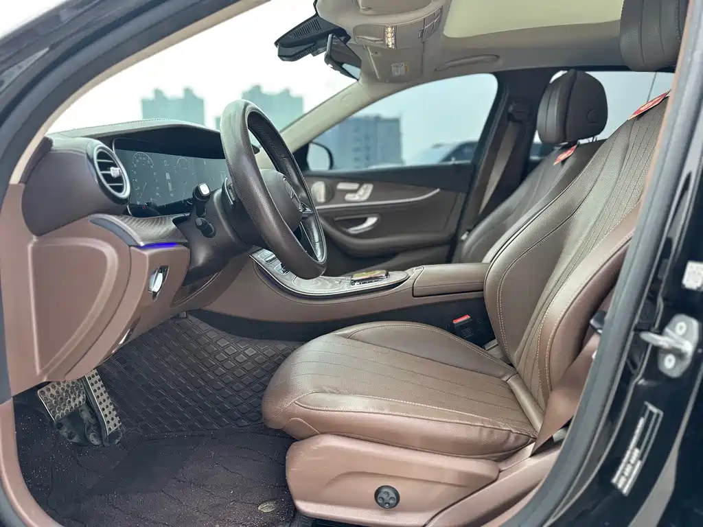 Mercedes-Benz E-Class — миниатюра 7