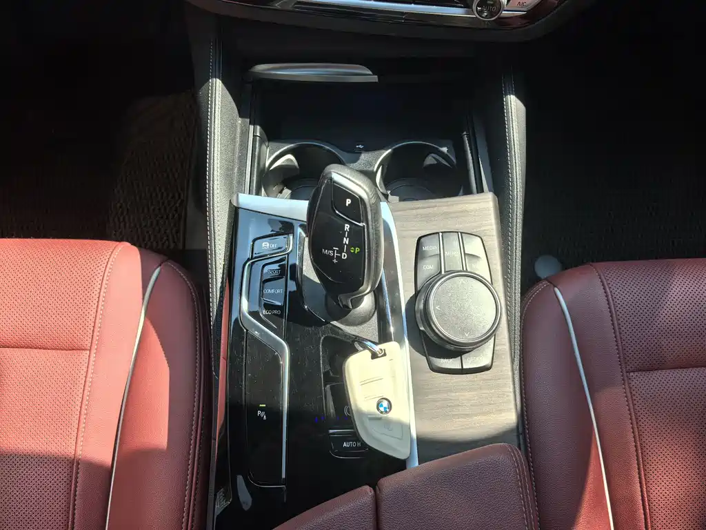 BMW 5 Series — миниатюра 10