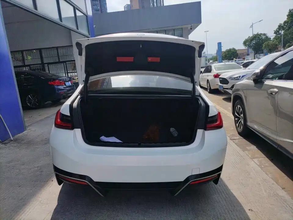 BMW i3 — миниатюра 9