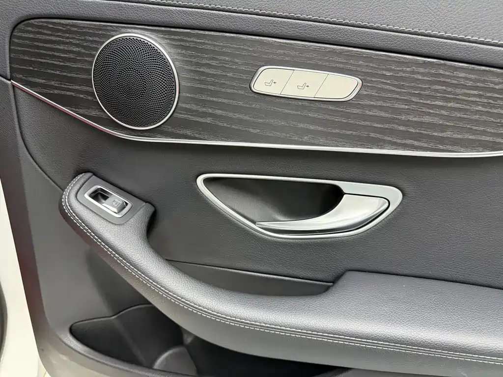 Mercedes-Benz C-Class — миниатюра 12