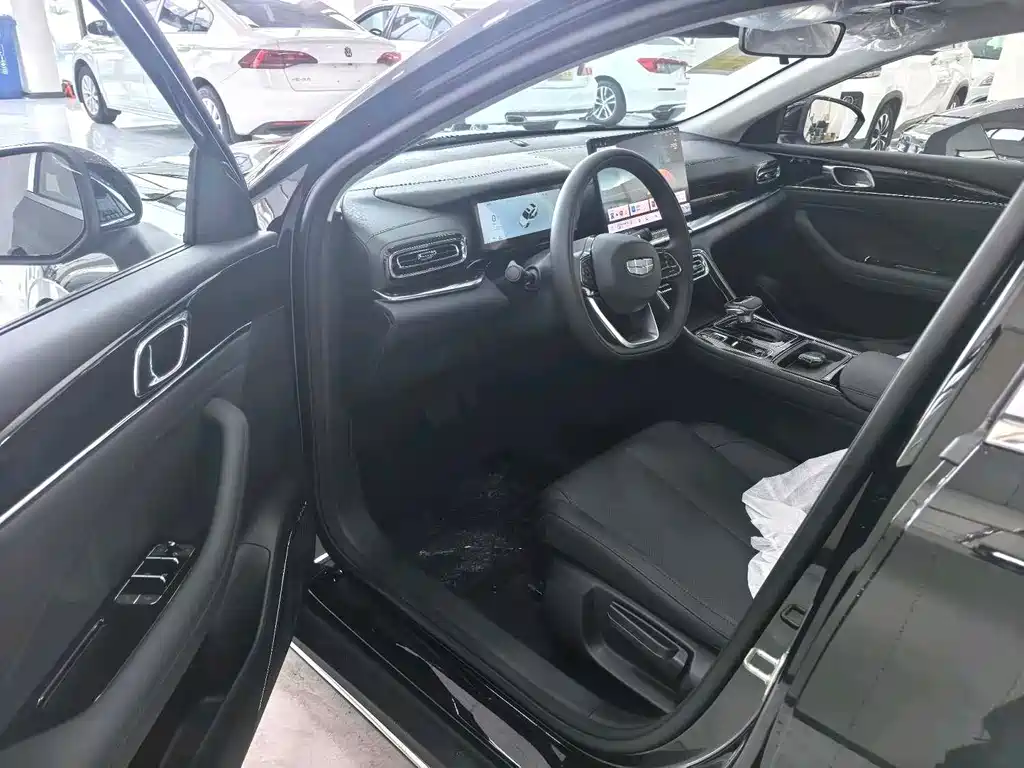 Geely Emgrand 2026 5 1.5L CVT Luxury