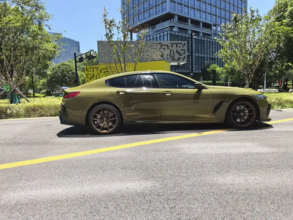 BMW 8 Series — миниатюра 10