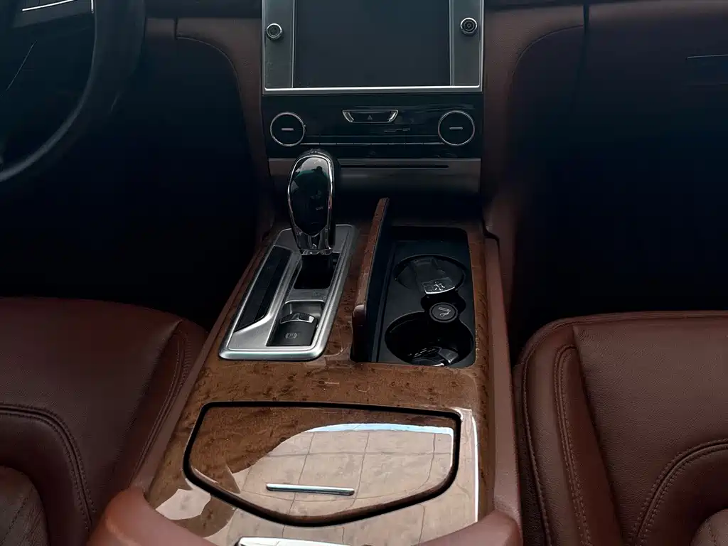 Maserati Quattroporte — миниатюра 7