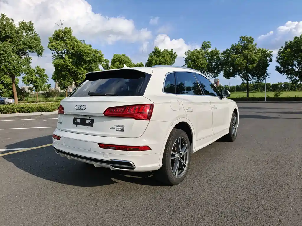 Audi Q5L — миниатюра 24