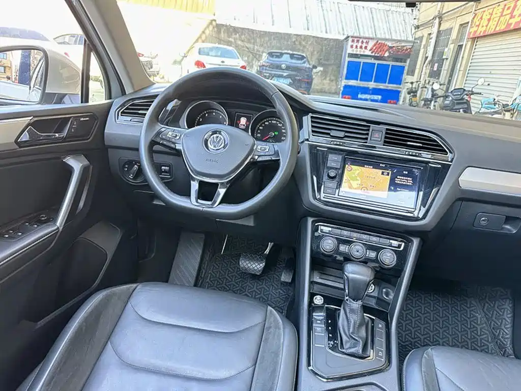 Volkswagen Tiguan L — миниатюра 14