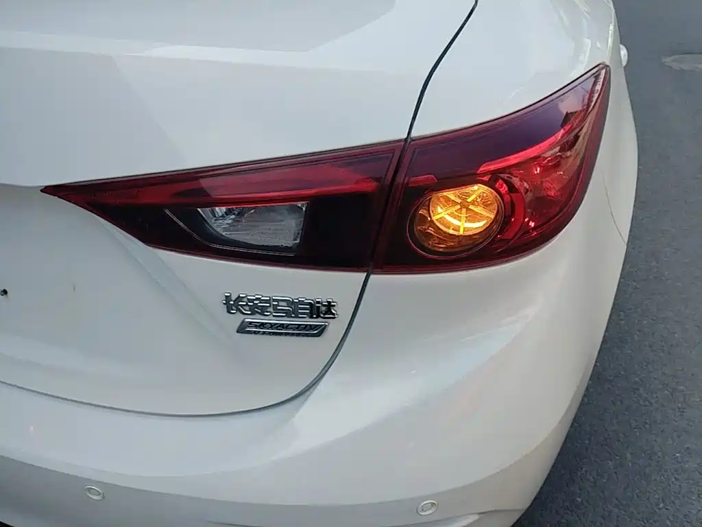 Mazda 3 Axela — миниатюра 8