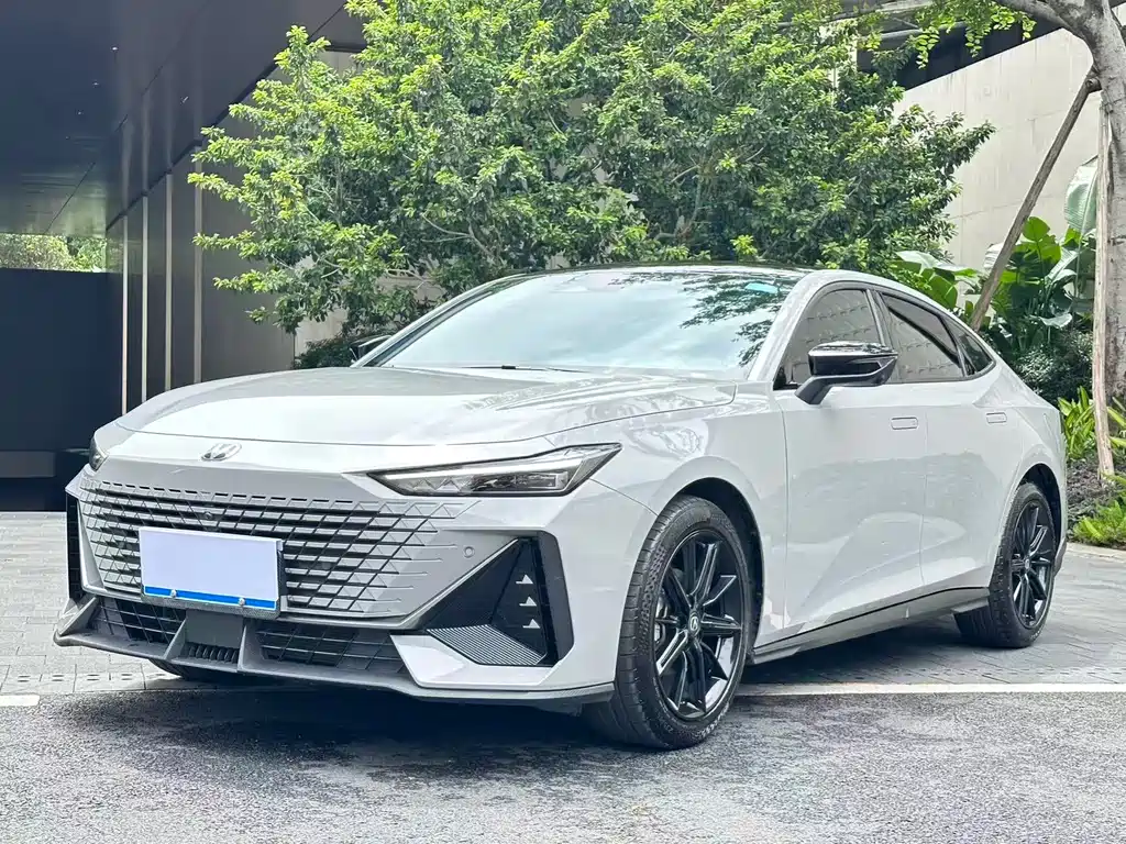 Changan UNI-V 2024