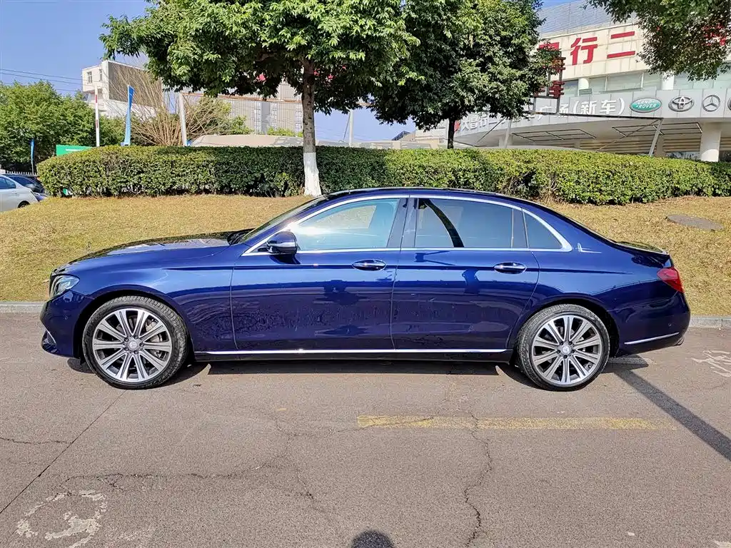 MERCEDES-BENZ E CLASS