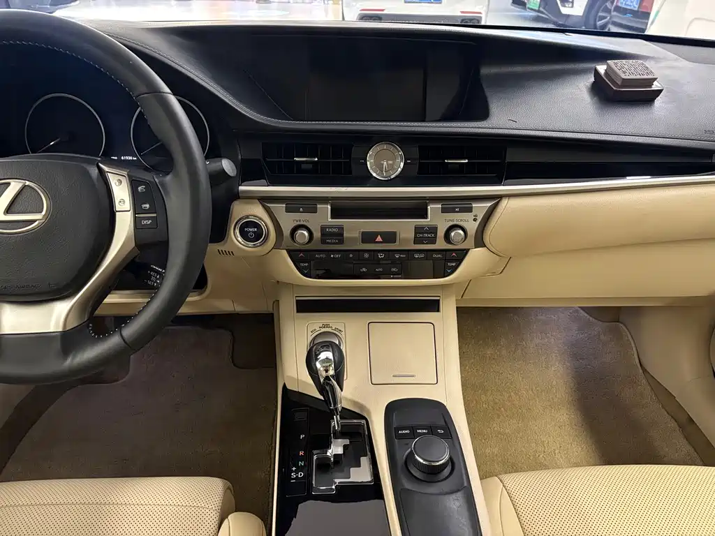Lexus ES — миниатюра 14