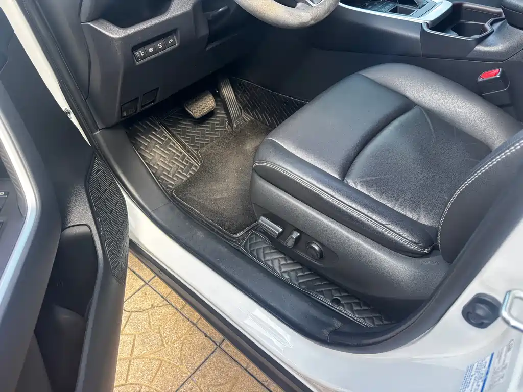 Toyota RAV4 — миниатюра 15