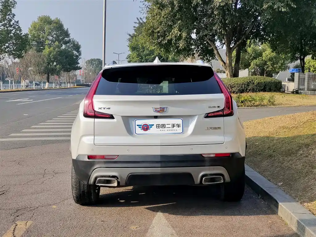 CADILLAC XT4