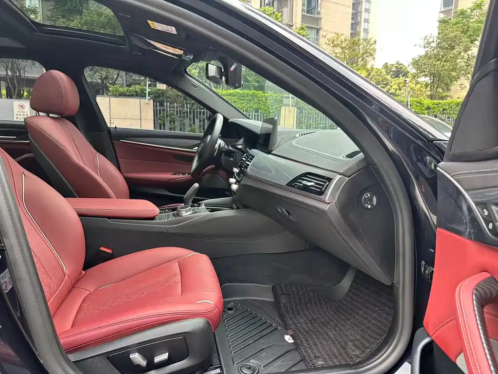 BMW 5 Series — миниатюра 8