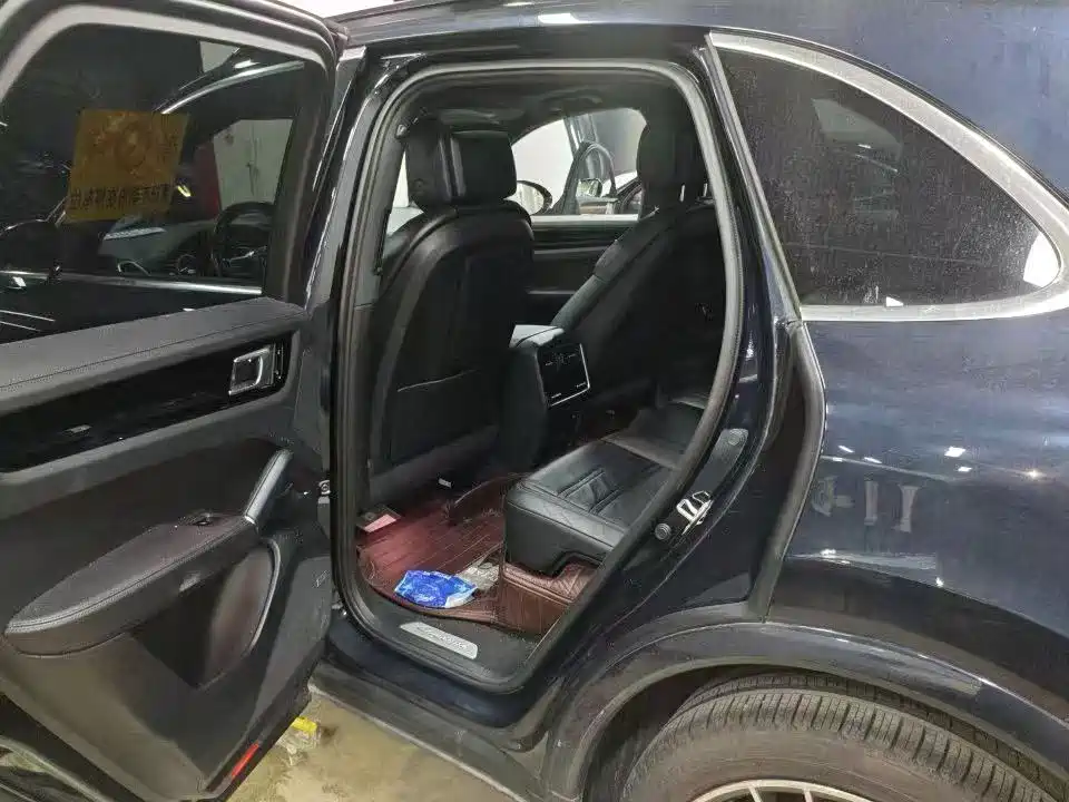 Porsche Cayenne — миниатюра 3