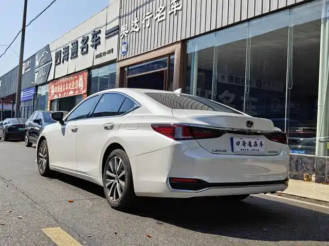 Lexus ES — миниатюра 4