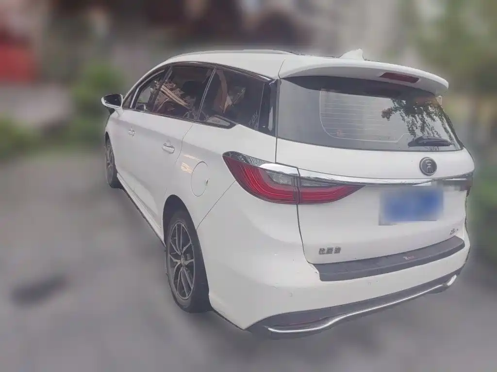 BYD MAX — миниатюра 25