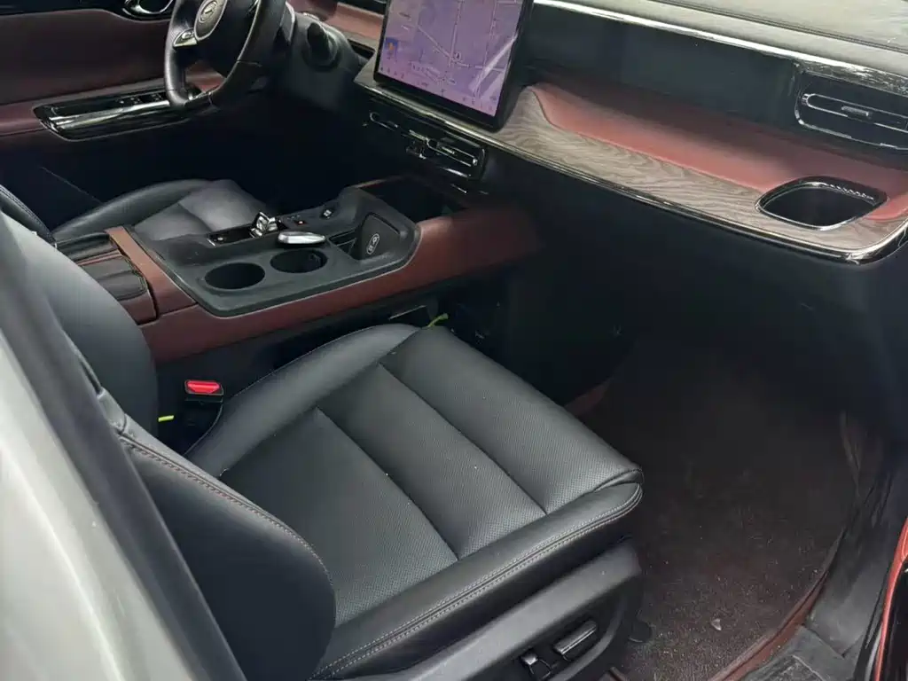 GAC Motor 传祺E8 PHEV — миниатюра 3