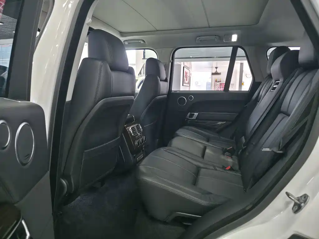 Land Rover Range Rover — миниатюра 3
