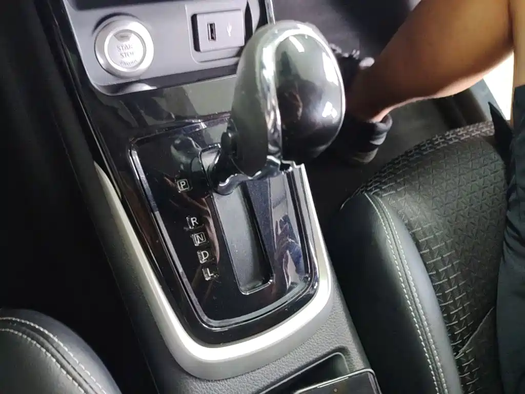 Nissan Tiida — миниатюра 14