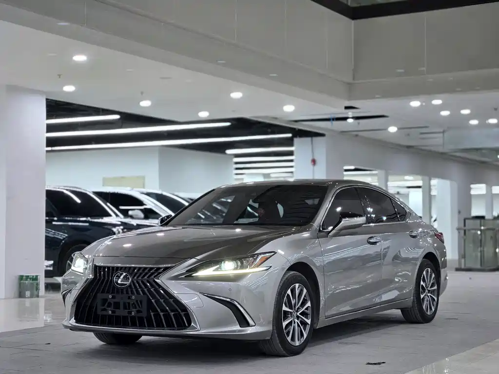 Lexus ES 2024