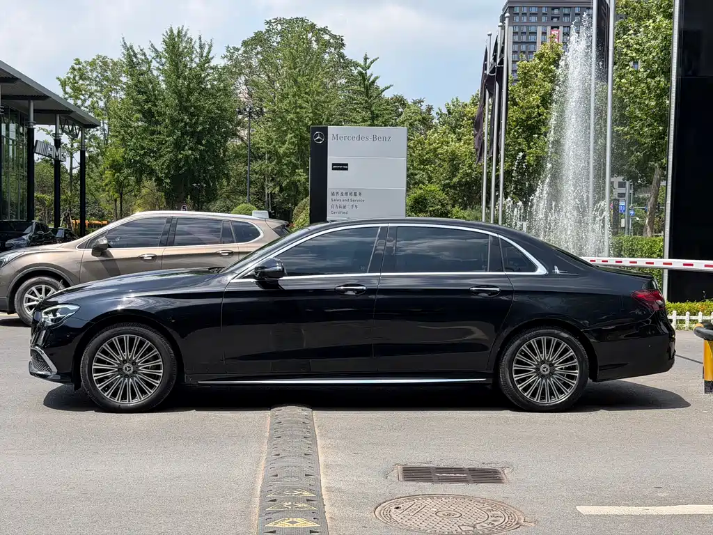 Mercedes-Benz E-Class — миниатюра 3
