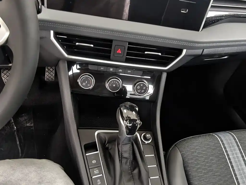 Volkswagen Sagitar - фото 14