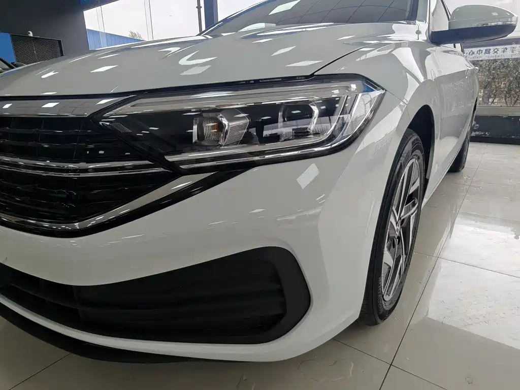 Volkswagen Sagitar - фото 7