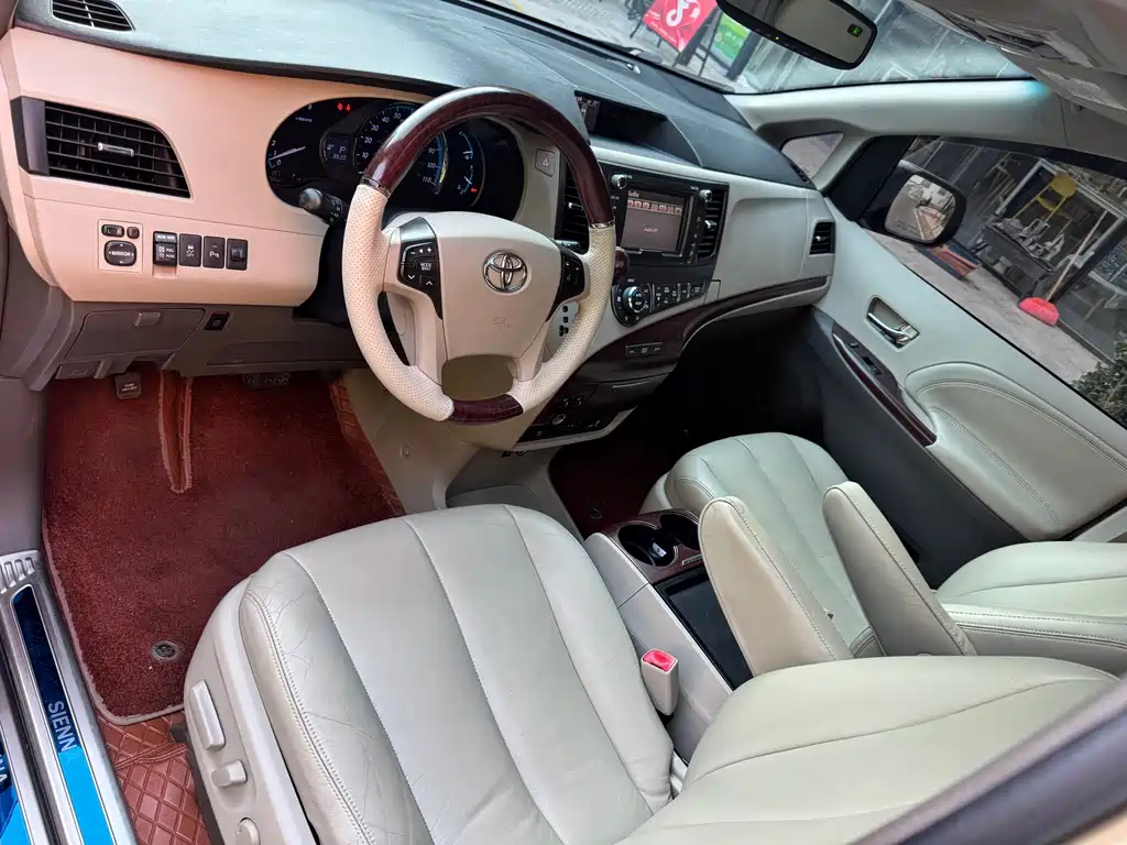 Toyota Sienna — миниатюра 5