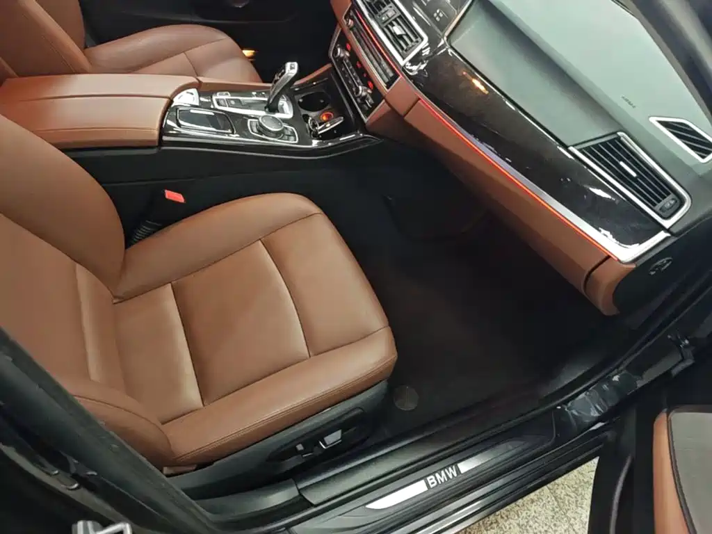 BMW 5 Series — миниатюра 25