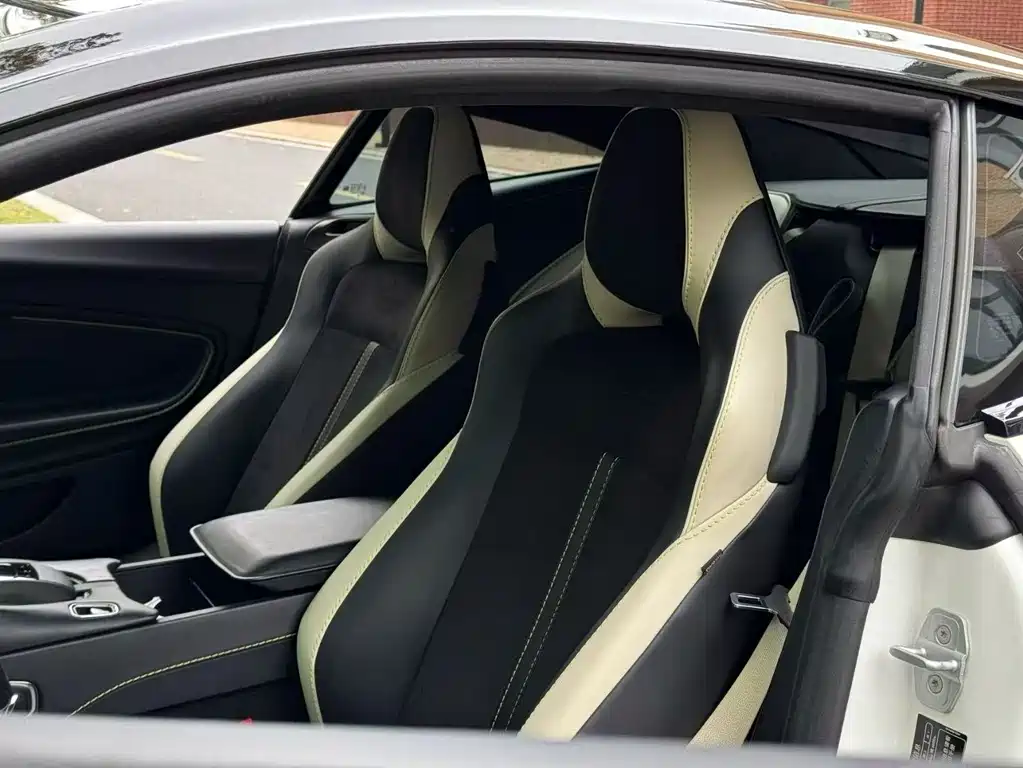 Aston Martin DB11 2022 4.0T V8 Coupe