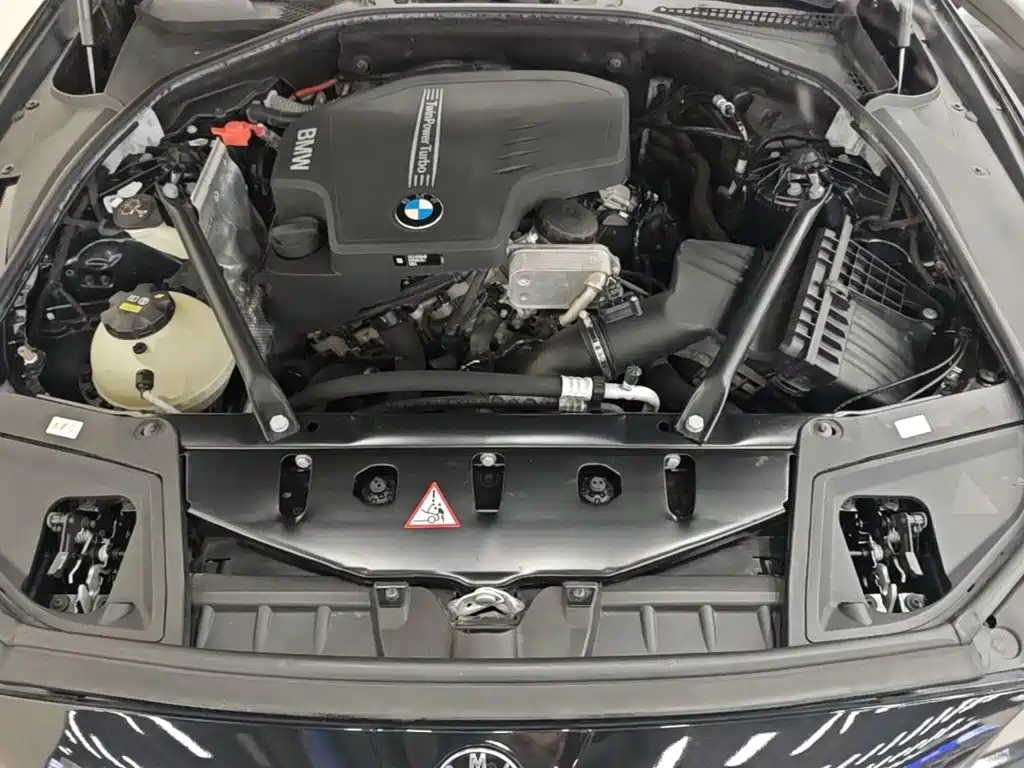 BMW 5 Series — миниатюра 20