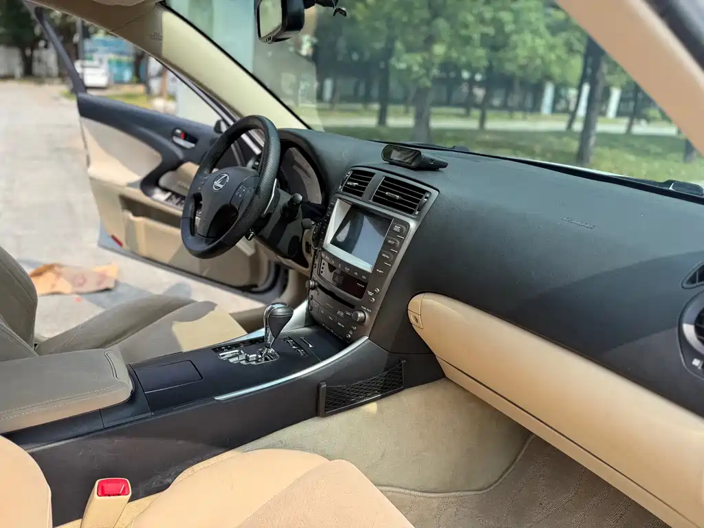 Lexus IS — миниатюра 12