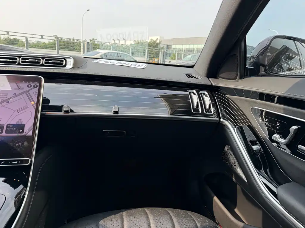 Mercedes-Benz S-Class — миниатюра 17