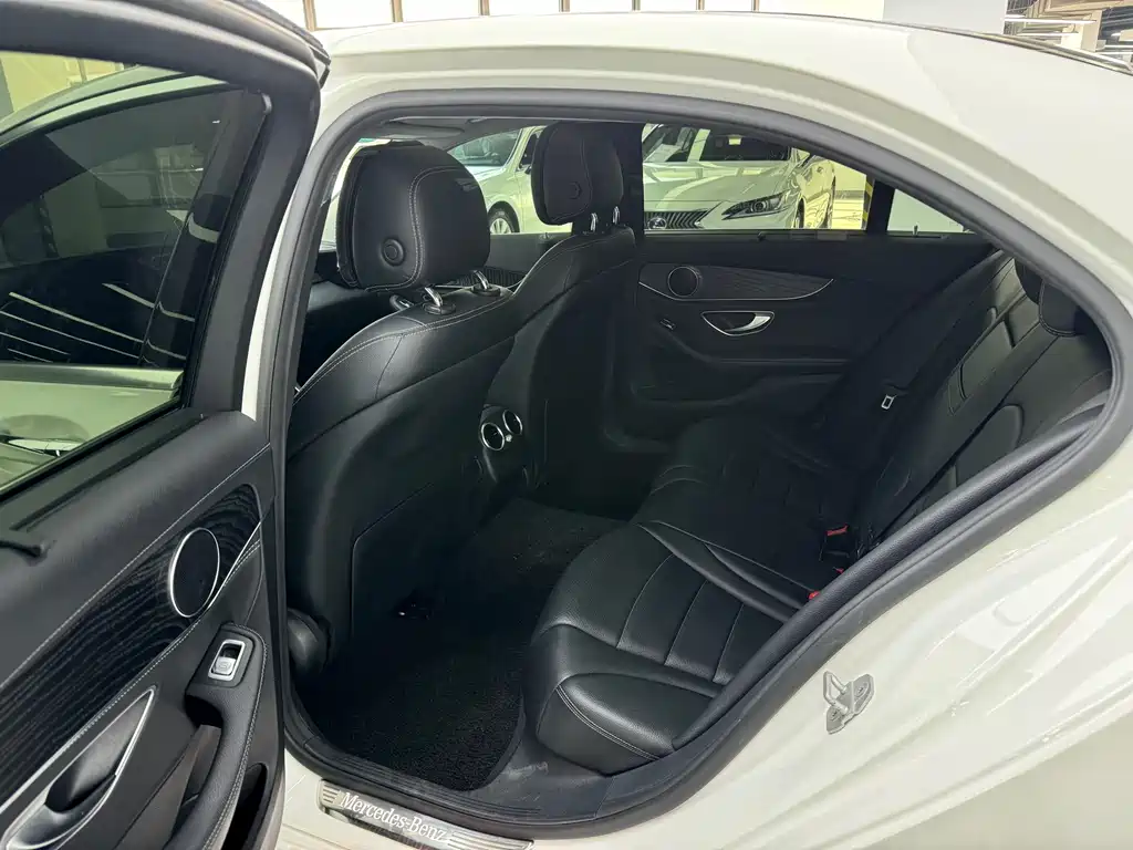 Mercedes-Benz C-Class — миниатюра 7