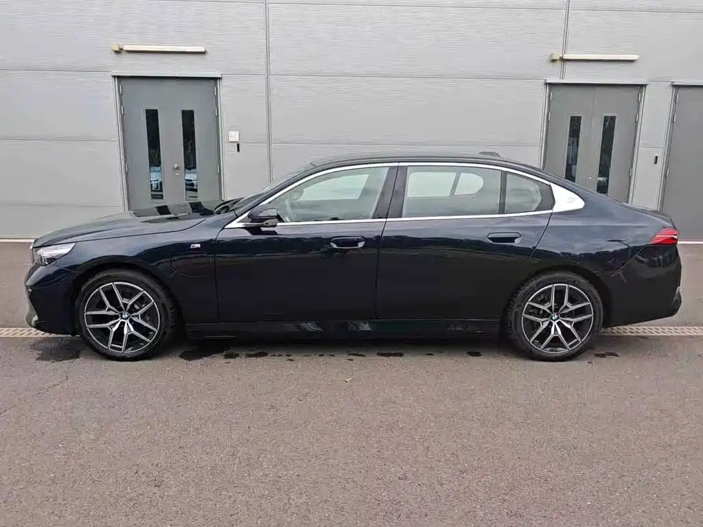BMW i5 — миниатюра 5