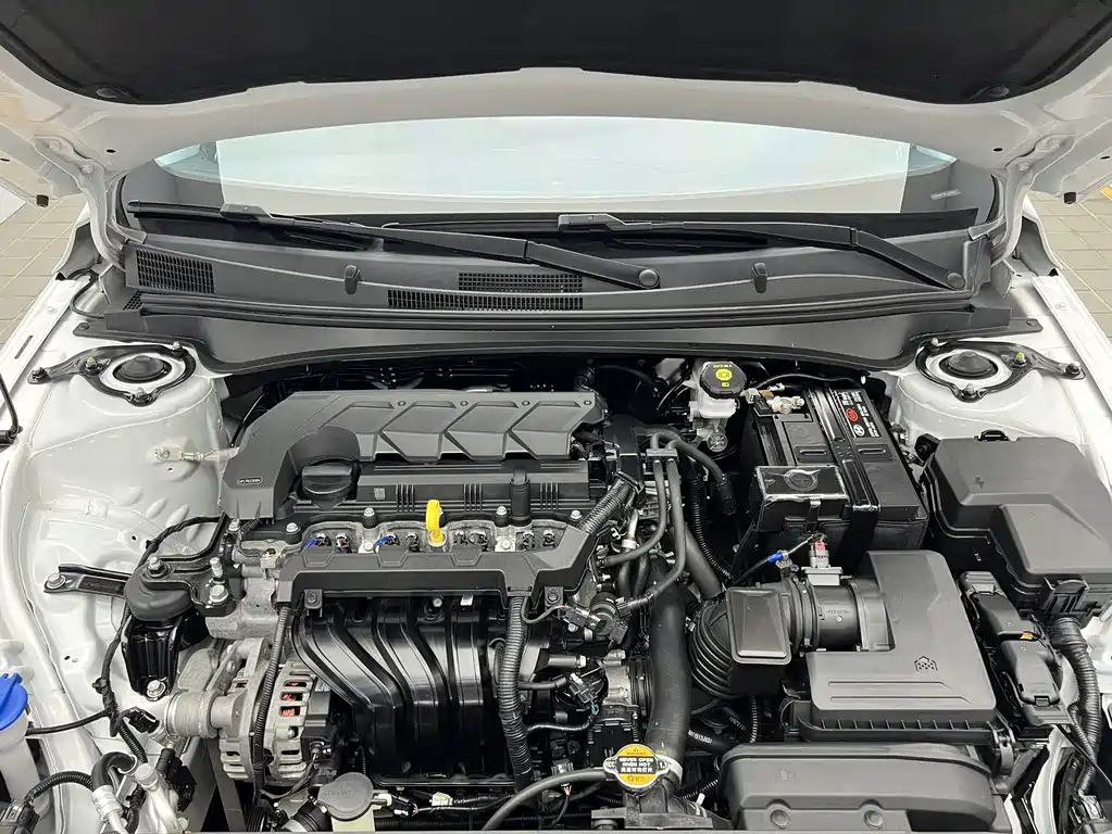 Hyundai Elantra — миниатюра 17