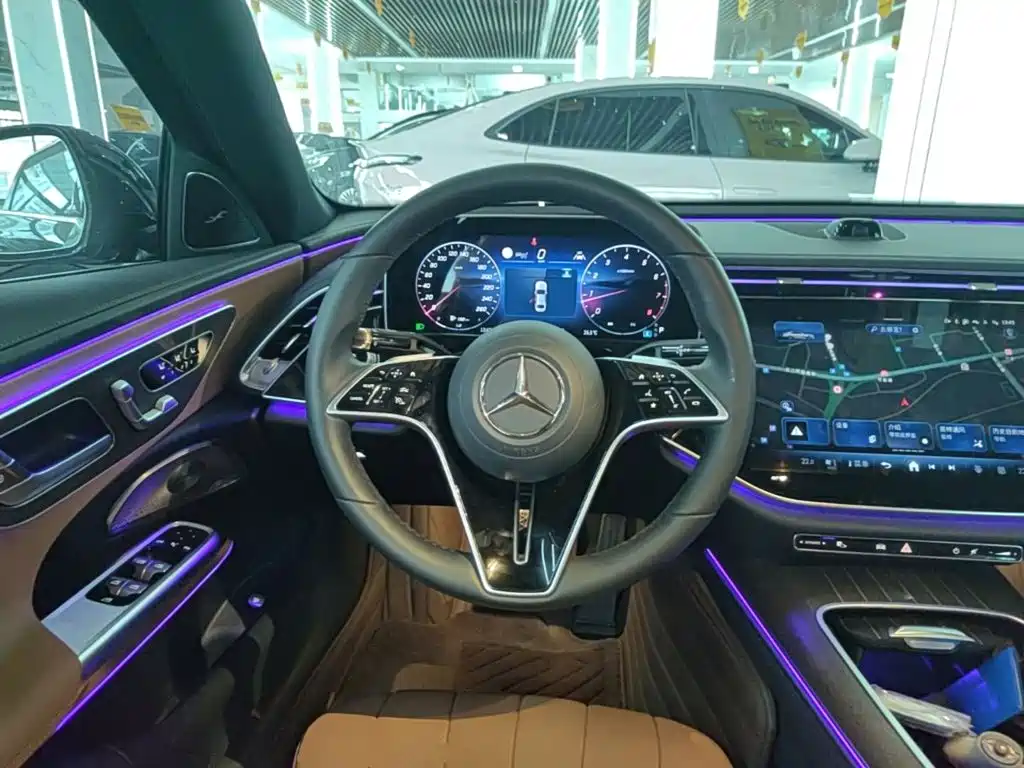 Mercedes-Benz E-Class — миниатюра 11