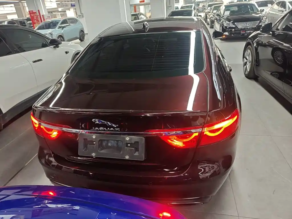Jaguar XFL — миниатюра 6