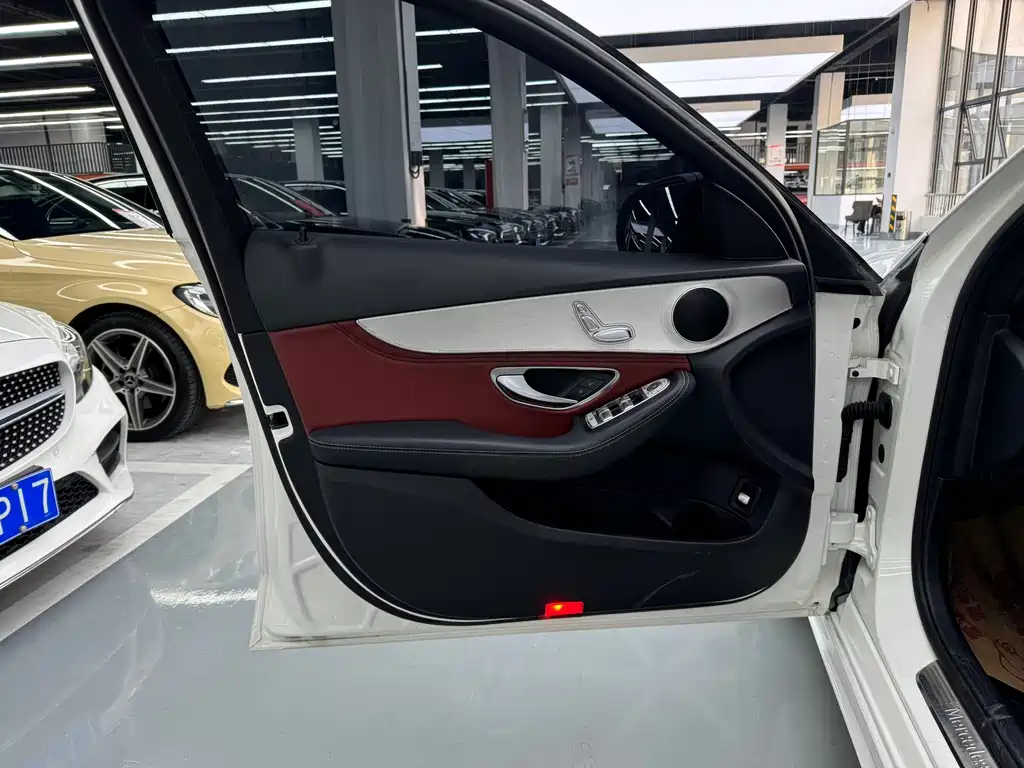 Mercedes-Benz C-Class — миниатюра 5