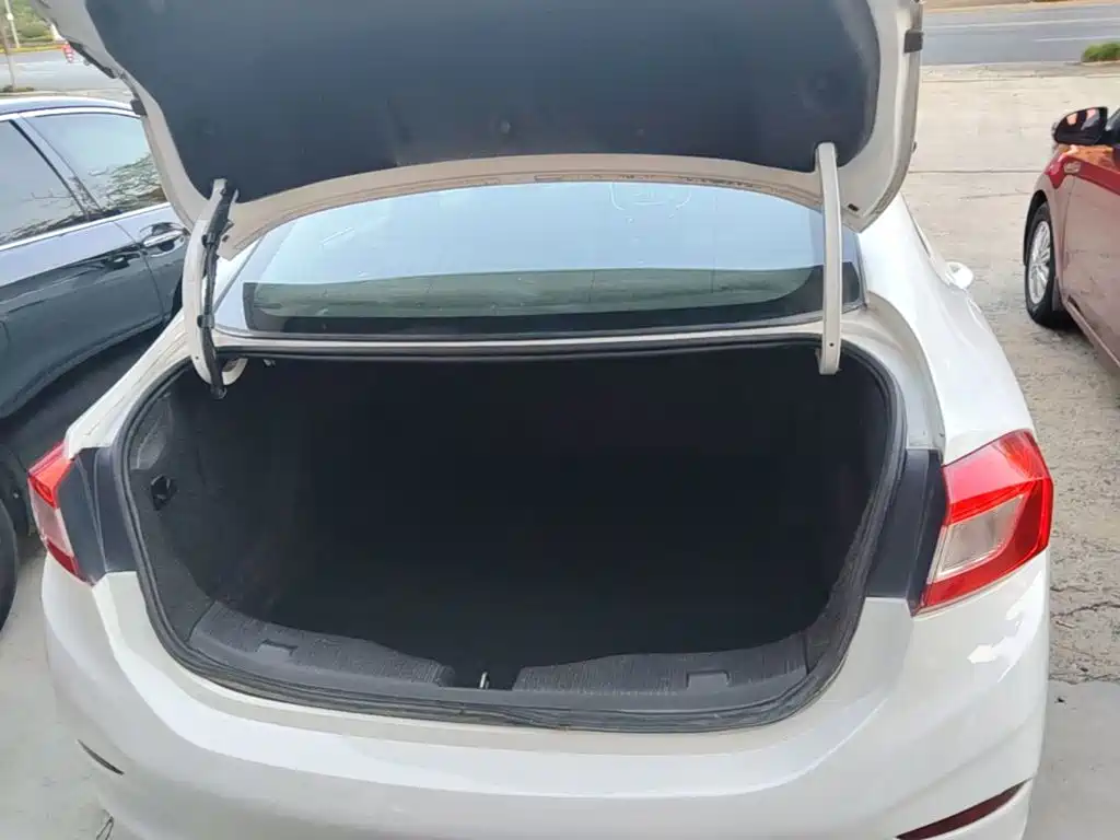 Chevrolet Cruze — миниатюра 19