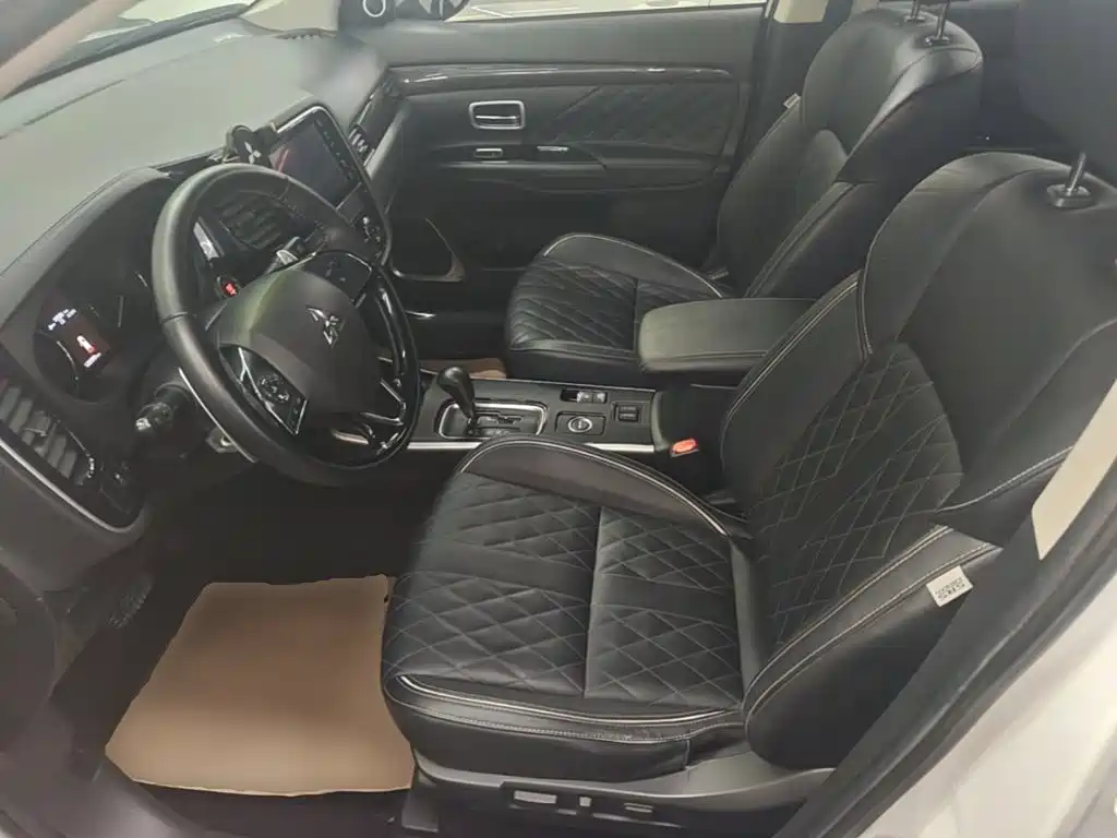 Mitsubishi Outlander — миниатюра 15