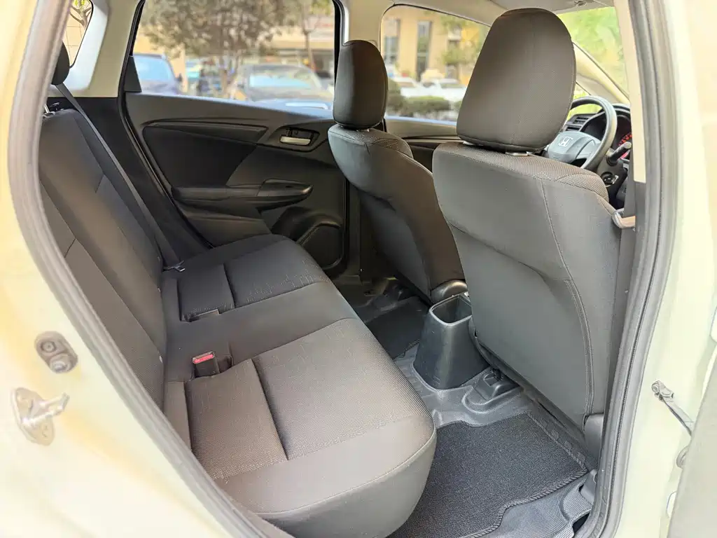 Honda Fit — миниатюра 7
