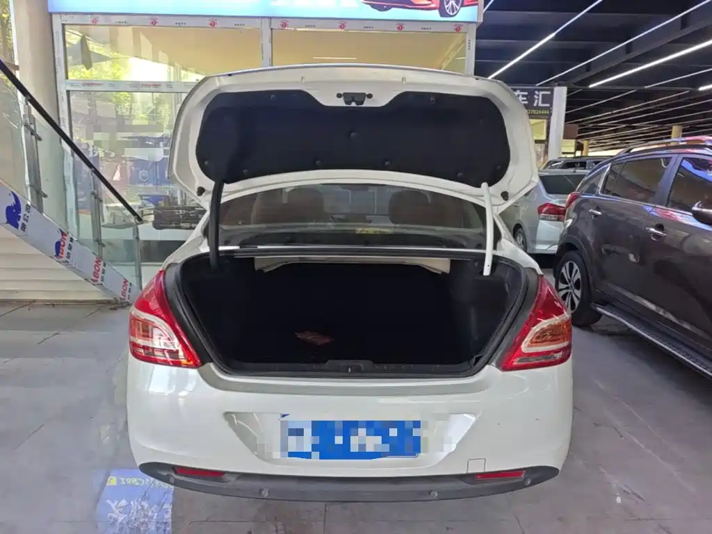 Peugeot 308 — миниатюра 19