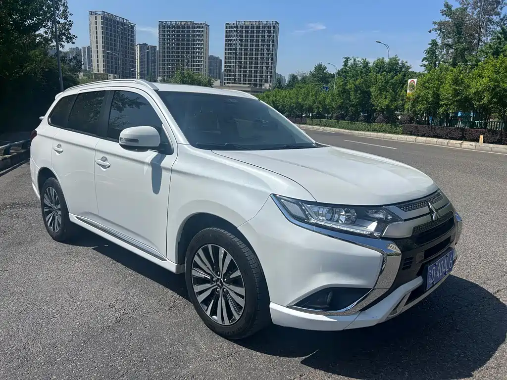 Mitsubishi Outlander 2023 1.5T CVT Premium 5 мест